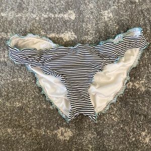 Victoria’s Secret ruffle rouched bikini bottoms